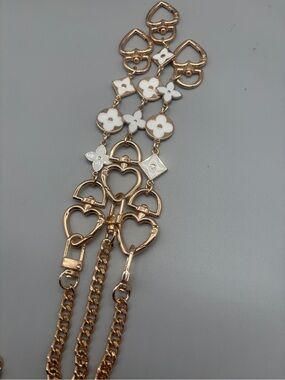 Luxury Gold and White Flower Heart Link bag chain - Designer Style